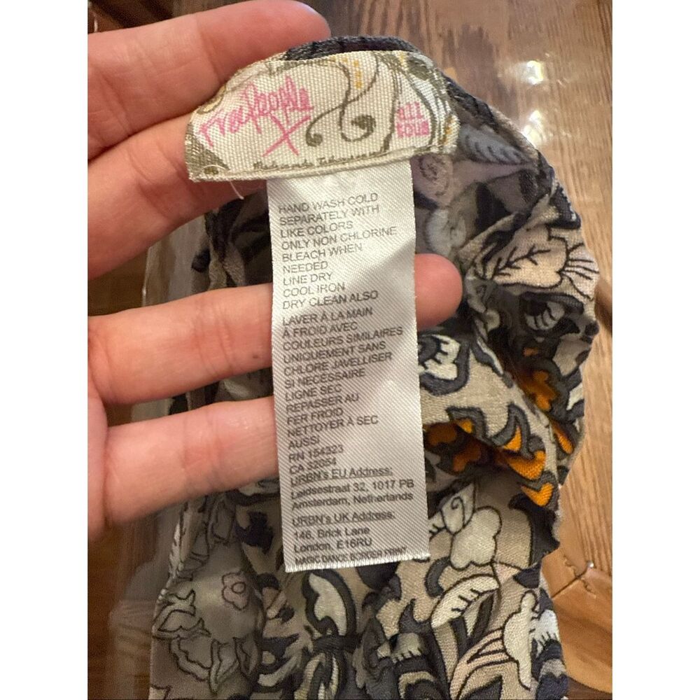 Free People Beige Black Flowing Silhouette Lightweight Floral Kimono One Size - Picture 3 of 4